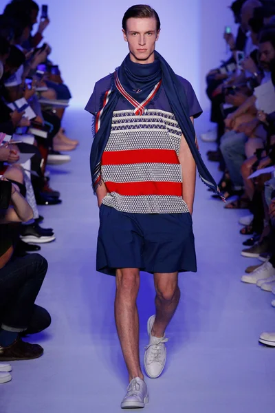Look 17